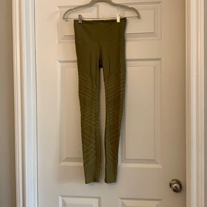 Lululemon size 4 high rise pant